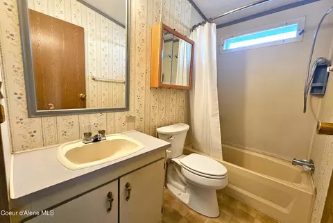 Bath - 122 2nd Ave, Wallace, ID 83873 photo 5 of 5