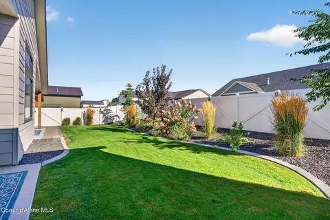 Exterior - 8136 W Splitrail Ave, Rathdrum, ID 83858 photo 8 of 17