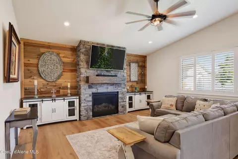 Living - 8136 W Splitrail Ave, Rathdrum, ID 83858 photo 1 of 3