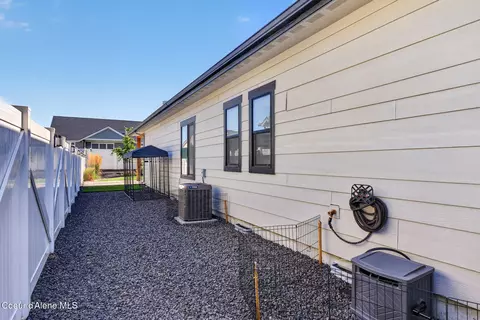 Exterior - 8136 W Splitrail Ave, Rathdrum, ID 83858 photo 13 of 17