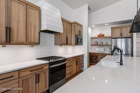 Kitchen - 8136 W Splitrail Ave, Rathdrum, ID 83858 photo 7 of 8