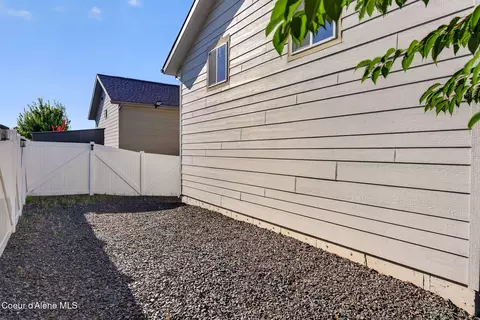 Exterior - 8136 W Splitrail Ave, Rathdrum, ID 83858 photo 9 of 17