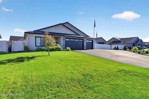 Exterior - 8136 W Splitrail Ave, Rathdrum, ID 83858 photo 2 of 17