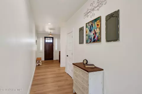 Entry Way - 8136 W Splitrail Ave, Rathdrum, ID 83858 photo 3 of 8