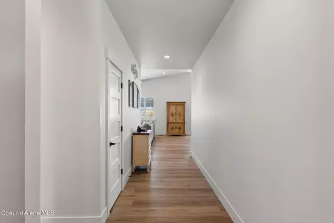 Entry Way - 8136 W Splitrail Ave, Rathdrum, ID 83858 photo 4 of 8