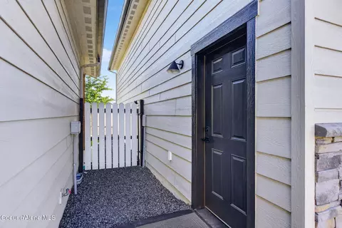 Exterior - 8136 W Splitrail Ave, Rathdrum, ID 83858 photo 4 of 17