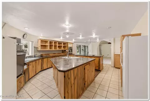 Kitchen - 159 Tower Rd, Naples, ID 83847 photo 2 of 3