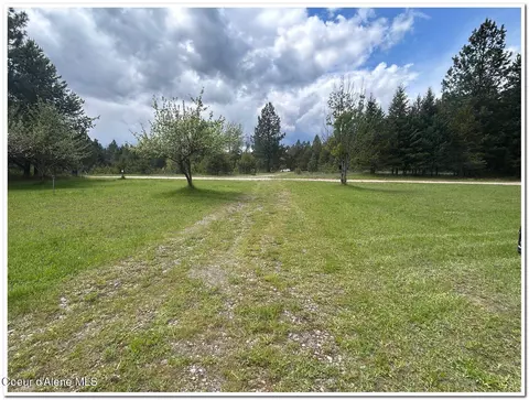 Exterior - 159 Tower Rd, Naples, ID 83847 photo 4 of 9