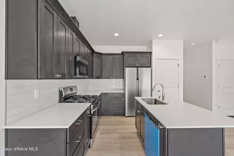 Kitchen - 665 N Galbraith Lp, Post Falls, ID 83854 photo 2 of 4