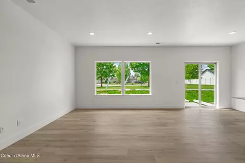 Living - 665 N Galbraith Lp, Post Falls, ID 83854 photo 1 of 2