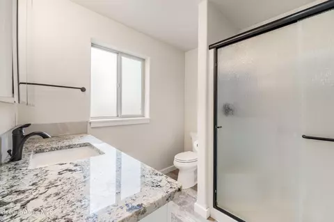 Bath - 909 Northview Dr, Sandpoint, ID 83864 photo 1 of 2