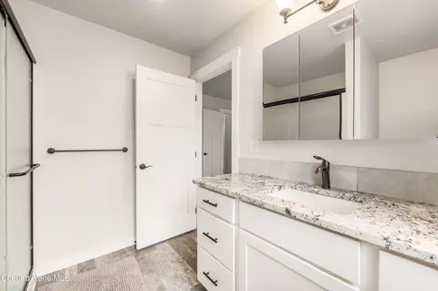 Bath - 909 Northview Dr, Sandpoint, ID 83864 photo 2 of 2