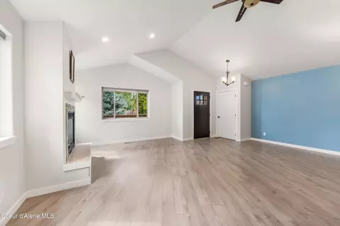 Living - 909 Northview Dr, Sandpoint, ID 83864 photo 2 of 3