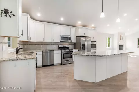 Kitchen - 909 Northview Dr, Sandpoint, ID 83864 photo 2 of 3
