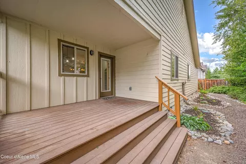 Exterior - 909 Northview Dr, Sandpoint, ID 83864 photo 4 of 5