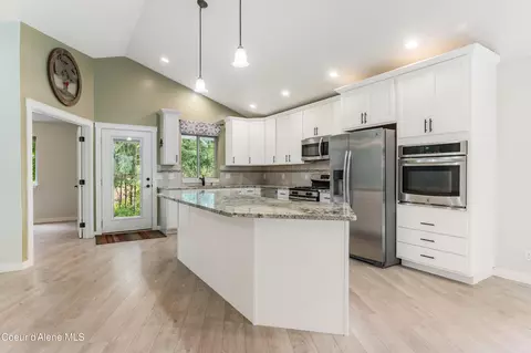 Kitchen - 909 Northview Dr, Sandpoint, ID 83864 photo 1 of 3