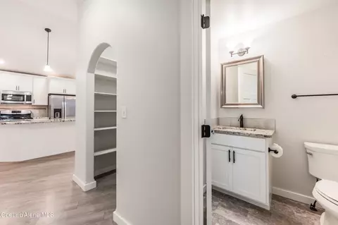 Entry Way - 909 Northview Dr, Sandpoint, ID 83864 photo 2 of 2