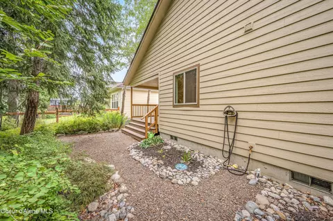 Exterior - 909 Northview Dr, Sandpoint, ID 83864 photo 2 of 5