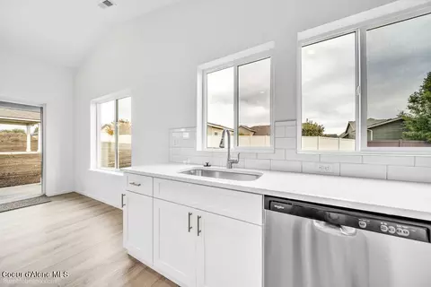 Kitchen - 4242 N Arrowleaf Loop, Post Falls, ID 83854 photo 3 of 4
