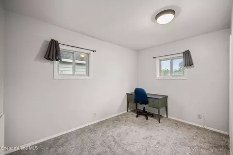 Bedroom - 405 Sunset Dr, Pinehurst, ID 83850 photo 2 of 4