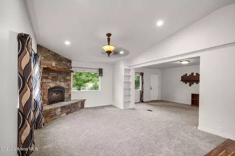 Living - 405 Sunset Dr, Pinehurst, ID 83850 photo 5 of 7