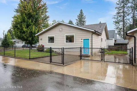 Exterior - 405 Sunset Dr, Pinehurst, ID 83850 photo 8 of 10