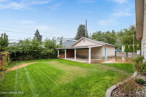 Exterior - 405 Sunset Dr, Pinehurst, ID 83850 photo 4 of 10