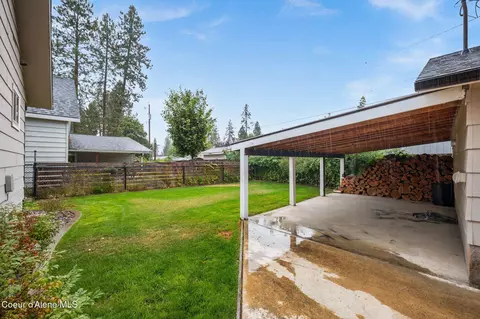 Exterior - 405 Sunset Dr, Pinehurst, ID 83850 photo 2 of 10