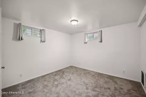 Bedroom - 405 Sunset Dr, Pinehurst, ID 83850 photo 3 of 4