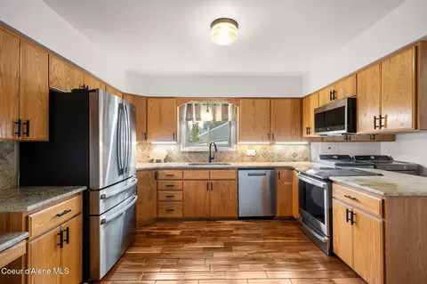 Kitchen - 405 Sunset Dr, Pinehurst, ID 83850 photo 2 of 3