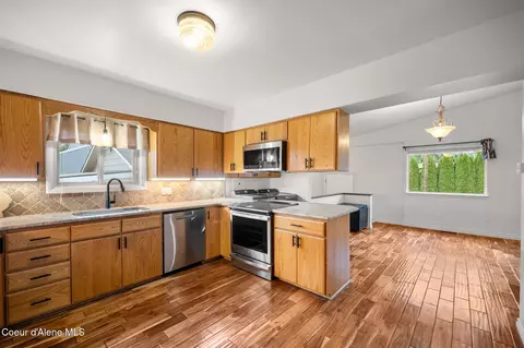 Kitchen - 405 Sunset Dr, Pinehurst, ID 83850 photo 3 of 3
