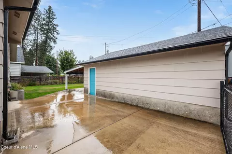 Exterior - 405 Sunset Dr, Pinehurst, ID 83850 photo 6 of 10