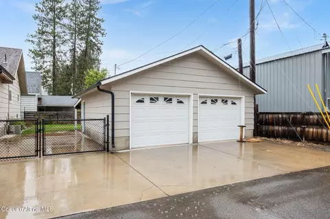 Exterior - 405 Sunset Dr, Pinehurst, ID 83850 photo 9 of 10