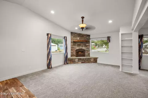 Living - 405 Sunset Dr, Pinehurst, ID 83850 photo 4 of 7
