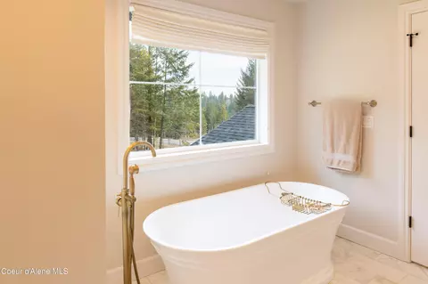 Bath - 287 Mesa Dr, Athol, ID 83801 photo 3 of 7