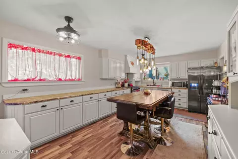 Kitchen - 405 Schweitzer Cutoff Rd, Sandpoint, ID 83864 photo 1 of 2