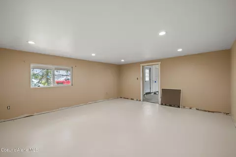 Living - 405 Schweitzer Cutoff Rd, Sandpoint, ID 83864 photo 2 of 2