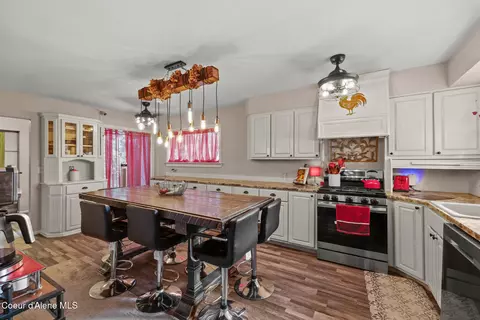 Kitchen - 405 Schweitzer Cutoff Rd, Sandpoint, ID 83864 photo 2 of 2