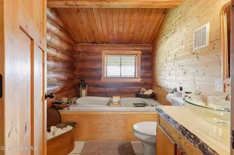 Bath - 2128 E Shoshone Ave, Athol, ID 83801 photo 3 of 4