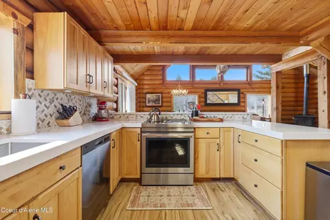 Kitchen - 2128 E Shoshone Ave, Athol, ID 83801 photo 4 of 6