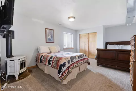 Bedroom - 2128 E Shoshone Ave, Athol, ID 83801 photo 5 of 8