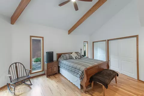 Bedroom - 13875 S Ridgeview Dr, Harrison, ID 83833 photo 2 of 6