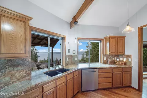 Kitchen - 13875 S Ridgeview Dr, Harrison, ID 83833 photo 2 of 10