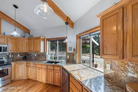 Kitchen - 13875 S Ridgeview Dr, Harrison, ID 83833 photo 7 of 10