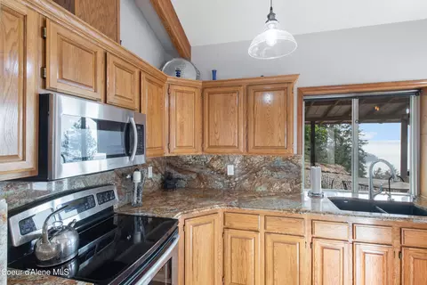 Kitchen - 13875 S Ridgeview Dr, Harrison, ID 83833 photo 6 of 10
