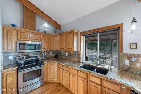 Kitchen - 13875 S Ridgeview Dr, Harrison, ID 83833 photo 9 of 10