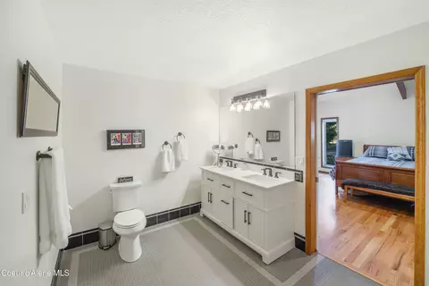 Bath - 13875 S Ridgeview Dr, Harrison, ID 83833 photo 3 of 6
