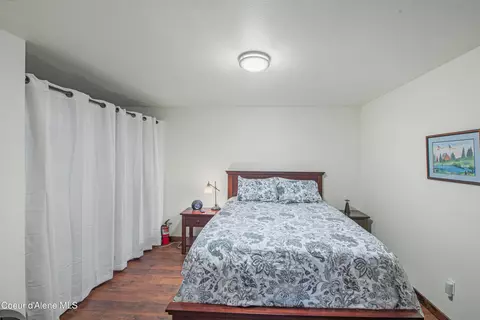 Bedroom - 13875 S Ridgeview Dr, Harrison, ID 83833 photo 5 of 6