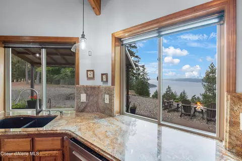 Kitchen - 13875 S Ridgeview Dr, Harrison, ID 83833 photo 5 of 10