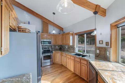 Kitchen - 13875 S Ridgeview Dr, Harrison, ID 83833 photo 8 of 10